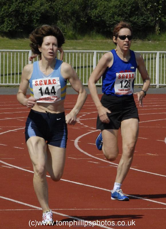 400m Ed Roe Jenny Hughes.jpg